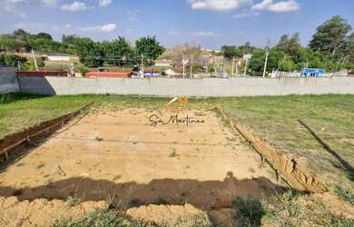 Imagem: O terreno possui 300m² de Área Privada e está localizado