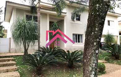 Imagem: A casa em condomínio possui 5 Dormitórios, 5 Suítes, 4 Vagas