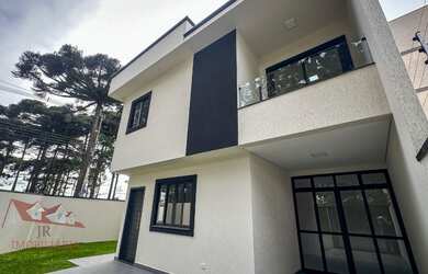 Imagem: A casa possui 3 Dormitórios, 1 Suíte, 3 Vagas na garagem