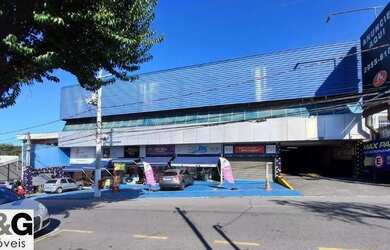 Imagem: O depósito possui 3 Banheiros, 100 Vagas na garagem, 900m²