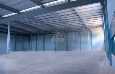 Imagem: O depósito possui 10 Banheiros, 50 Vagas na garagem, 8.075m²