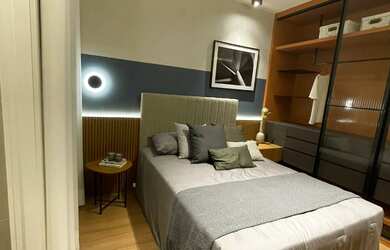 Imagem: O apartamento possui 2 Dormitórios, 1 Suíte, 1 Banheiro, 1