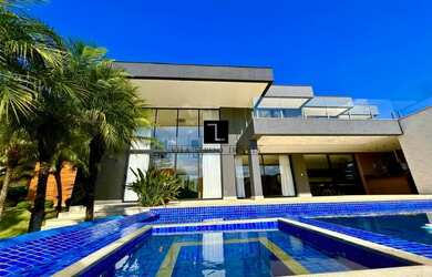 Imagem: A casa em condomínio possui 5 Dormitórios, 5 Suítes, 7 Banheiros