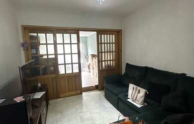 Imagem: A casa possui 3 Dormitórios, 2 Banheiros, 1 Vaga na garagem