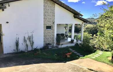 Imagem: A casa à venda possui 4 Dormitórios, 1 Suíte, 2 Vagas na