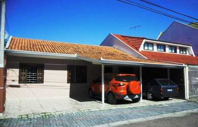 Imagem: A casa possui 3 Dormitórios, 1 Banheiro, 3 Vagas na garagem