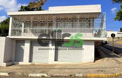 Imagem: A casa possui 3 Dormitórios, 1 Banheiro, 225m² de Área Privada