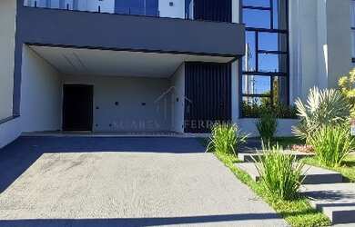 Imagem: A casa em condomínio possui 4 Dormitórios, 3 Suítes, 1 Banheiro