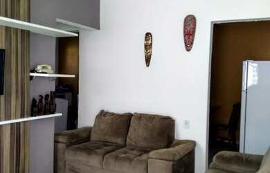 Imagem: A casa possui 3 Dormitórios, 2 Banheiros, 2 Vagas na garagem