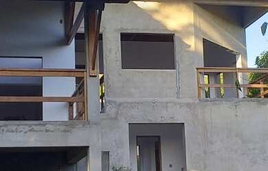 Imagem: A casa possui 3 Dormitórios, 1 Suíte, 4 Banheiros, 6 Vagas