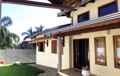 Imagem: A chácara possui 3 Dormitórios, 1 Suíte, 3 Banheiros, 8 Vagas