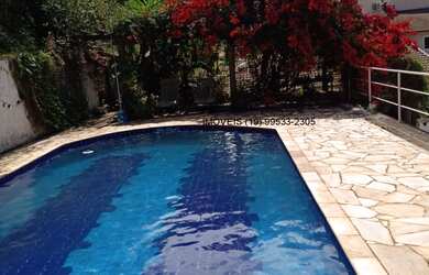 Imagem: A chácara possui 4 Dormitórios, 2 Suítes, 4 Banheiros, 4