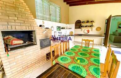 Imagem: A chácara possui 3 Dormitórios, 1 Suíte, 2 Banheiros, 6 Vagas