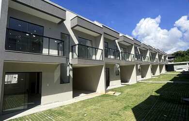 Imagem: A casa possui 3 Dormitórios, 3 Suítes, 4 Banheiros, 1 Vaga