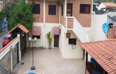 Imagem: A casa possui 6 Dormitórios, 3 Suítes, 6 Banheiros, 3 Vagas