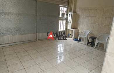 Imagem: A casa possui 2 Dormitórios, 1 Banheiro, 2 Vagas na garagem