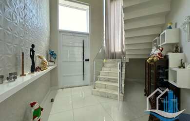 Imagem: A casa em condomínio possui 3 Dormitórios, 3 Suítes, 6 Banheiros