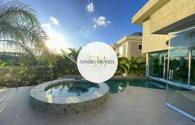 Imagem: A casa em condomínio possui 5 Dormitórios, 5 Suítes, 6 Banheiros