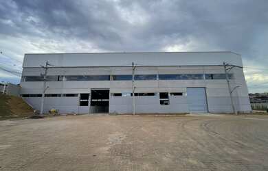 Imagem: O depósito possui 4 Banheiros, 15.010m² de Área e está