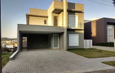 Imagem: A casa possui 4 Dormitórios, 4 Suítes, 5 Banheiros, 4 Vagas