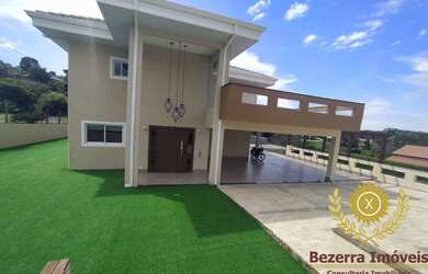 Imagem: A casa possui 4 Dormitórios, 4 Suítes, 2 Banheiros, 4 Vagas