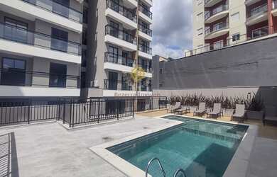 Imagem: O terreno possui 1 Dormitório, 1 Suíte, 2 Banheiros, 1 Vaga