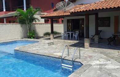 Imagem: A casa possui 3 Dormitórios, 3 Suítes, 4 Banheiros, 2 Vagas