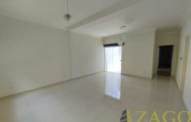 Imagem: A casa possui 3 Dormitórios, 1 Suíte, 3 Vagas na garagem