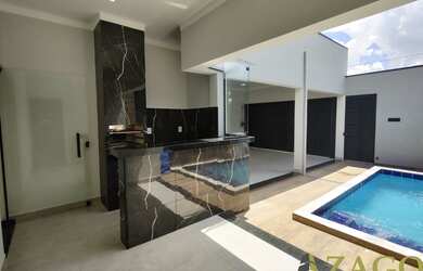 Imagem: A casa possui 3 Dormitórios, 1 Suíte, 2 Banheiros, 4 Vagas