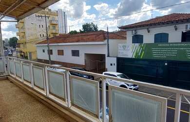 Imagem: A casa possui 3 Dormitórios, 1 Suíte, 3 Banheiros, 6 Vagas