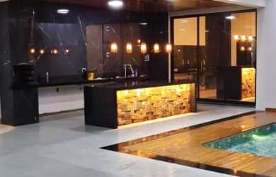 Imagem: A casa possui 3 Dormitórios, 1 Suíte, 3 Banheiros, 4 Vagas