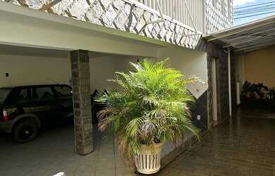 Imagem: A casa possui 4 Dormitórios, 1 Suíte, 2 Banheiros, 2 Vagas