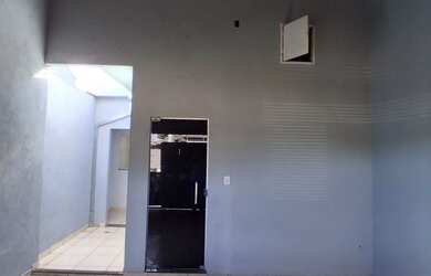 Imagem: A casa possui 2 Dormitórios, 1 Banheiro, 1 Vaga na garagem