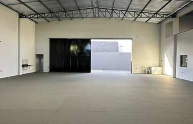 Imagem: O depósito possui 430m² de Área Privada, Imóvel novo e