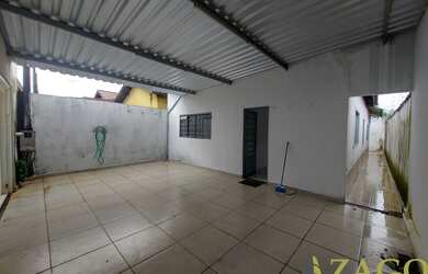 Imagem: A casa possui 3 Dormitórios, 1 Suíte, 2 Banheiros, 2 Vagas