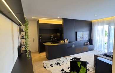 Imagem: O apartamento possui 2 Dormitórios, 1 Suíte, 2 Banheiros