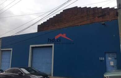 Imagem: O depósito possui 4 Banheiros, 800m² de Área Privada e está