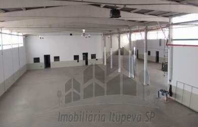 Imagem: O depósito possui 2 Banheiros, 2.830m² de Área Privada e