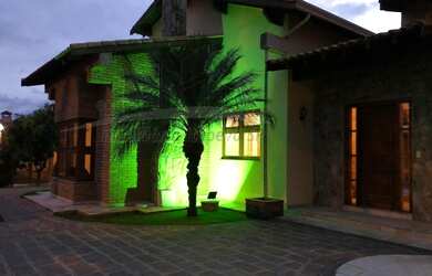 Imagem: A casa em condomínio possui 4 Dormitórios, 1 Suíte, 5 Banheiros