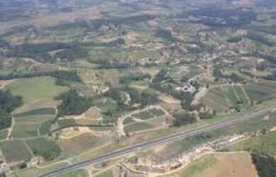 Imagem: O terreno possui 120.000m² de Área Privada e está localizado