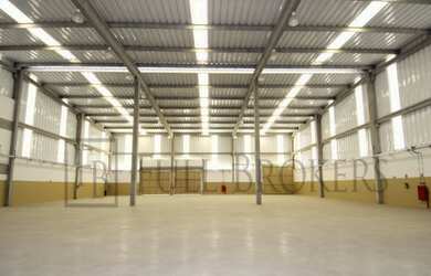 Imagem: O depósito possui 2 Banheiros, 1.990m² de Área Privada e