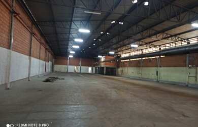 Imagem: O depósito possui 4 Banheiros, 3.000m² de Área e está localizado