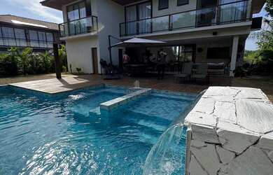 Imagem: A casa em condomínio possui 5 Dormitórios, 5 Suítes, 7 Banheiros