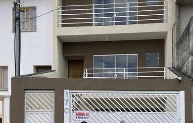 Imagem: A casa possui 3 Dormitórios, 1 Suíte, 5 Vagas na garagem e