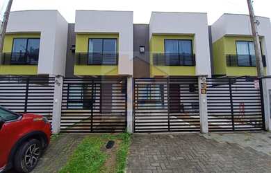 Imagem: A casa possui 3 Dormitórios, 1 Suíte, 1 Banheiro, 2 Vagas