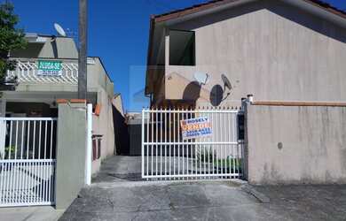 Imagem: A casa possui 2 Dormitórios, 2 Banheiros, 1 Vaga na garagem