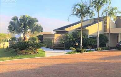 Imagem: A casa em condomínio possui 5 Dormitórios, 5 Suítes, 5 Banheiros