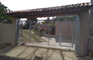 Imagem: A chácara à venda possui 3 Dormitórios, 3 Suítes, 5 Banheiros