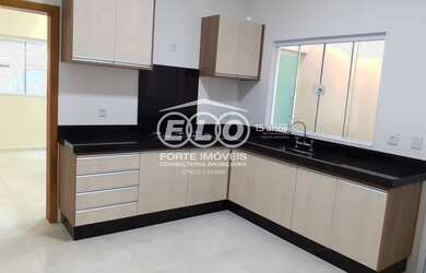 Imagem: A casa possui 3 Dormitórios, 1 Suíte, 2 Banheiros, 2 Vagas