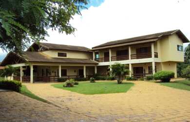 Imagem: A chácara possui 3 Dormitórios, 3 Suítes, 6 Banheiros, 2